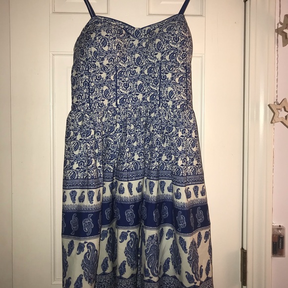 Dresses & Skirts - Blue floral dress